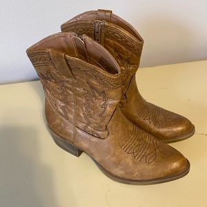 Women’s cowboy boots